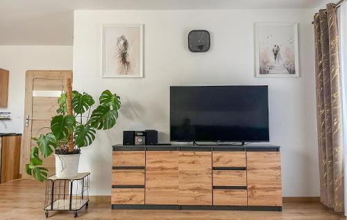 Wolsztyn Apartment | Awesome Apartment In Wilcze With Wifi