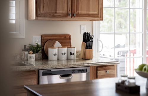 Millville House | AWESOME Family Cottage - 6 Mins to River, Hiking & Wineries