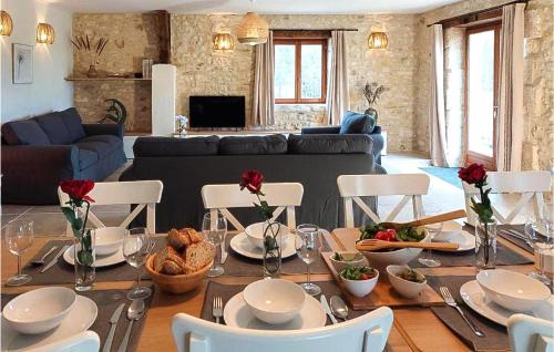 Lussas-et-Nontronneau House | Awesome Home In Lussas Et Nontronneau