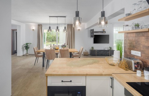 Heki House | Awesome home in Sveti Petar u Sumi