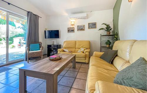 Aramon House | Awesome Home In Aramon With Outdoor Swimming Pool