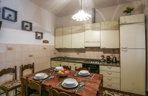 Massa House | Awesome home in Bargana with WiFi