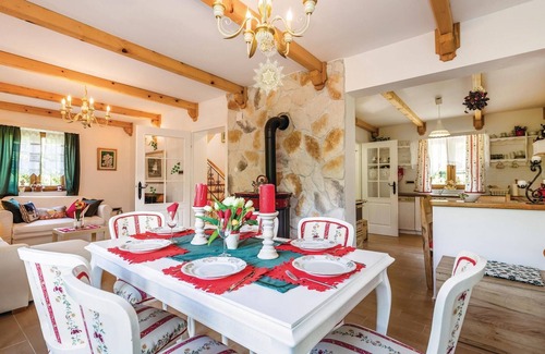 Delnice House | Awesome home in Brod na Kupi with sauna