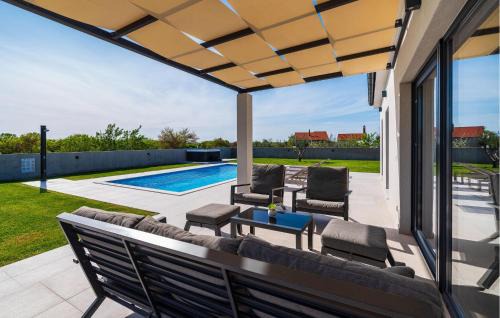 Brisevo House | Awesome Home In Brisevo With Jacuzzi