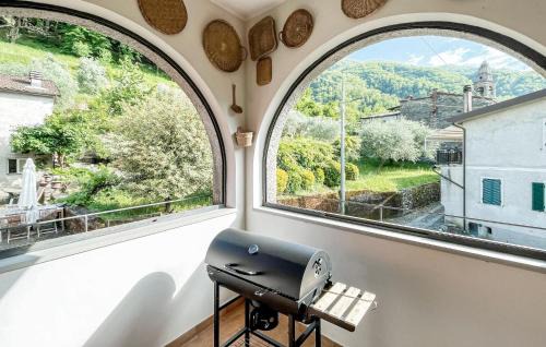 Mulazzo House | Awesome Home In Castagnetoli