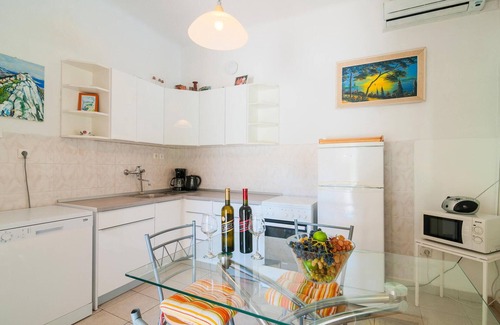 Dugi Rat House | Awesome home in Dugi Rat with WiFi