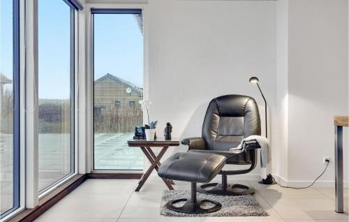 Vibæk Strand House | Awesome Home In Ebeltoft With Wifi