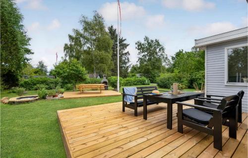 Fjellerup Strand House | Awesome Home In Glesborg With Wifi