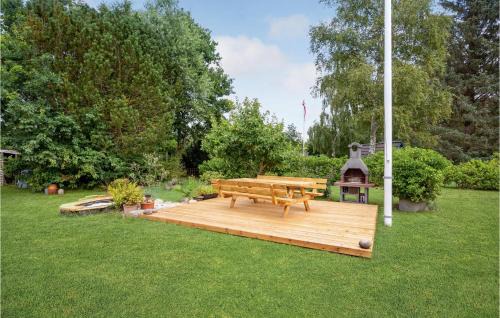 Fjellerup Strand House | Awesome Home In Glesborg With Wifi