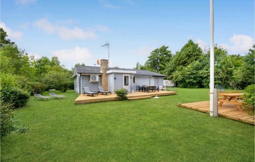 Fjellerup Strand House | Awesome Home In Glesborg With Wifi