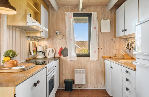 Vrist Strand House | Awesome home in Harboøre with WiFi
