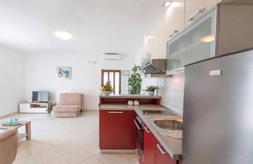 Kastel Sucurac House | Awesome home in Kastel Sucurac