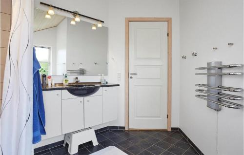 Pøt Strandby House | Awesome Home In Juelsminde With Kitchen