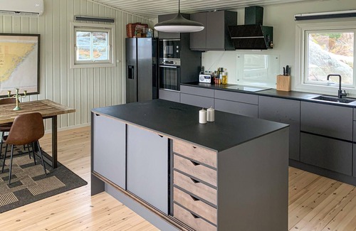Arendal House | Awesome home in Kongshavn with sauna