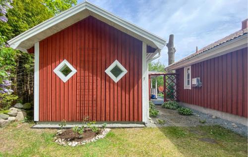Hagaby House | Awesome Home In Löttorp With Kitchen