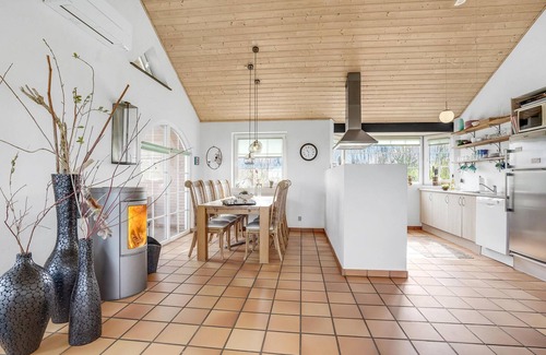 Lemvig House | Awesome home in Lemvig with kitchen