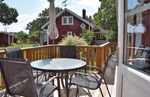 Hagaby House | Awesome home in Löttorp with kitchen