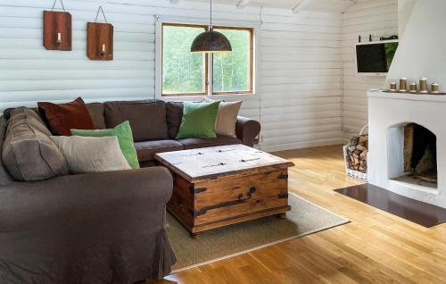 Molnlycke House | Awesome Home In Mölnlycke With House Sea View