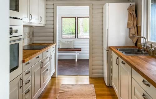 Molnlycke House | Awesome Home In Mölnlycke With House Sea View