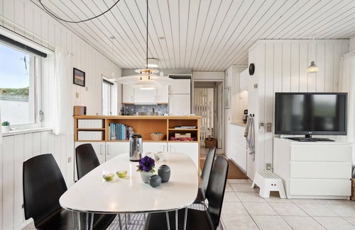 Rødhus House | Awesome home in Pandrup with kitchen