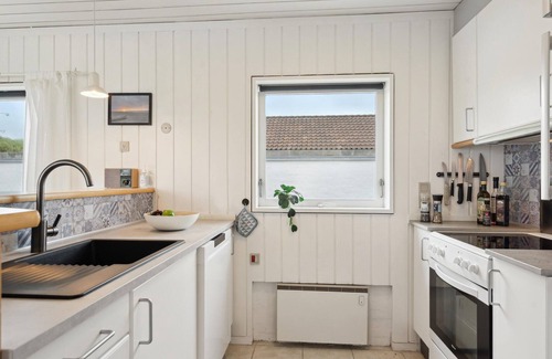 Rødhus House | Awesome home in Pandrup with kitchen