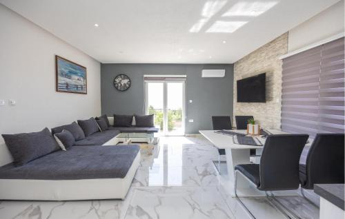Labin House | Awesome Home In Prgomet With Wifi