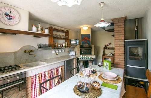 Querceta House | Awesome home in Querceta with WiFi