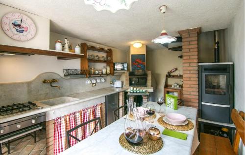 Querceta House | Awesome Home In Querceta With Wifi