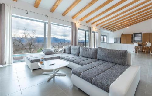 Sestanovac House | Awesome Home In Sestanovac With Kitchen