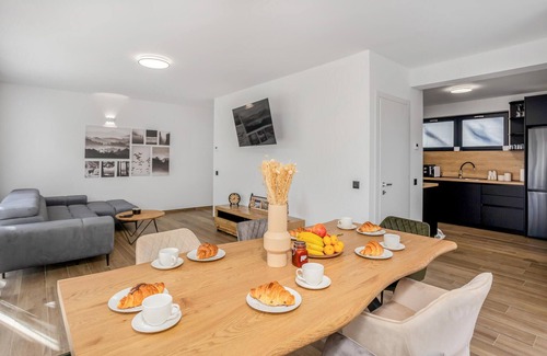 Ravna Gora House | Awesome home in Stari Laz with Wi-Fi