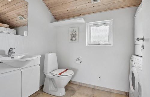 Stege House | Awesome Home In Stege With 4 Bedrooms And Wifi