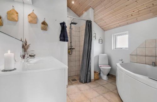 Stege House | Awesome Home In Stege With 4 Bedrooms And Wifi