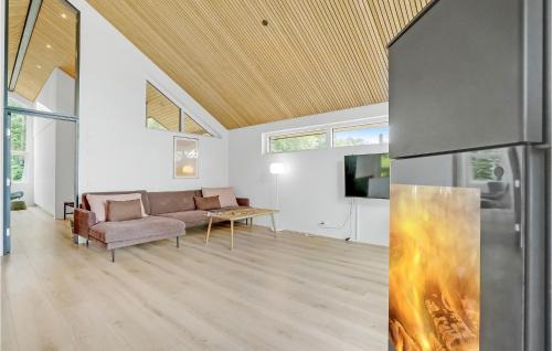 Sunds House | Awesome Home In Sunds With Lake View