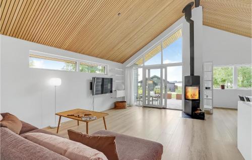 Sunds House | Awesome Home In Sunds With Lake View