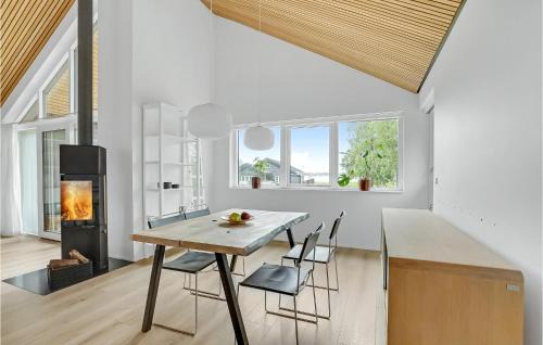 Sunds House | Awesome Home In Sunds With Lake View