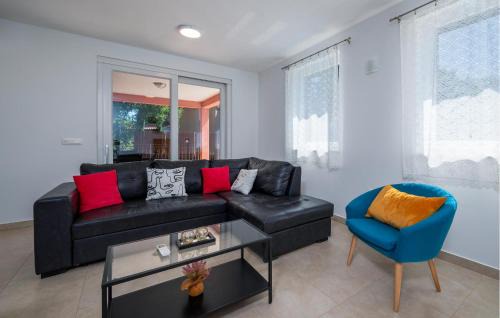 Viskovici House | Awesome Home In Sveti Lovrec Labinski