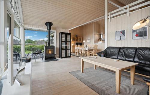 Mommark Strand House | Awesome Home In Sydals With Kitchen