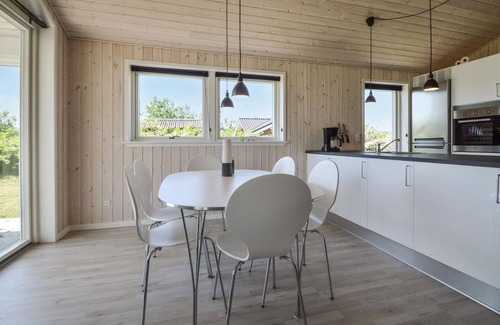 Skaven Strand House | Awesome home in Tarm with WiFi
