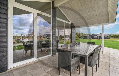 Skaven Strand House | Awesome Home In Tarm With Wifi