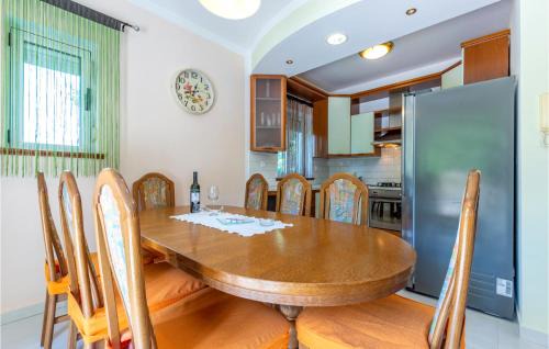 Trilj House | Awesome Home In Trilj