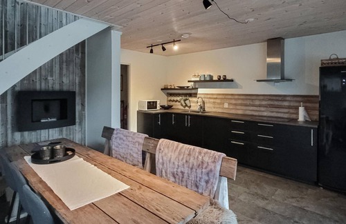Bomlo House | Awesome home in Urangsvåg with WiFi
