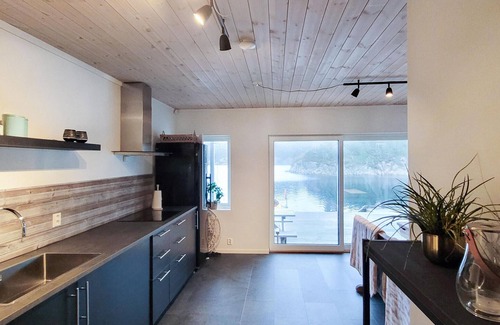 Bomlo House | Awesome home in Urangsvåg with WiFi