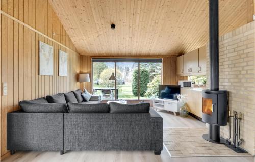 Bøtø By House | Awesome Home In Væggerløse With Kitchen