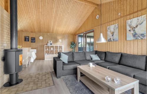 Bøtø By House | Awesome Home In Væggerløse With Kitchen