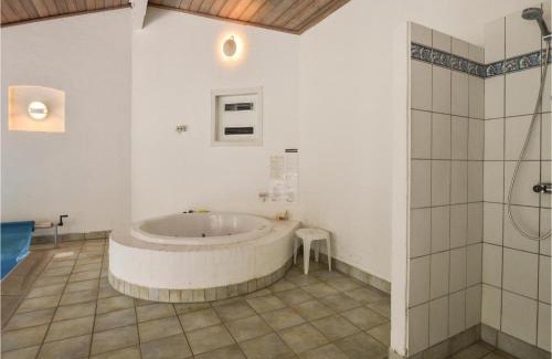 Hoensinge House | Awesome Home In Vig With Sauna
