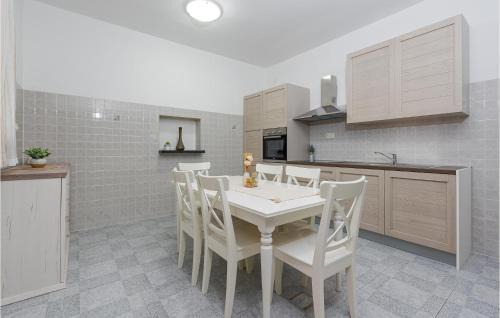 Brisevo House | Awesome Home In Zadar With Kitchen