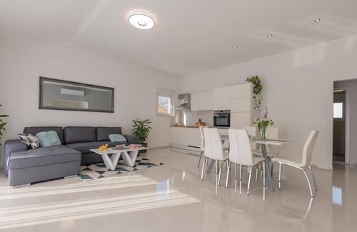 Zadvarje House | Awesome home in Zadvarje
