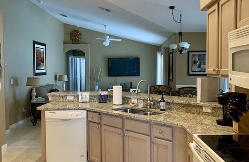 Orange Tree House | AWESOME HOUSE 5 bed/4 bath, south facing pool with spa & games room