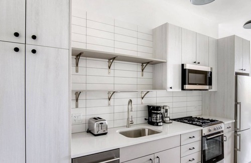 University Village / Little Italy Apartment | Awesome Pilsen Studio w/Rooftop, Dog Run & Gym, nr L, by Blueground