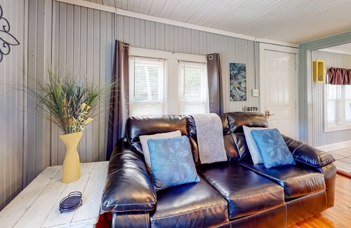 Horse Shoe Cabin | Awesome two-home compound in Horse Shoe with fireplaces, firepit, patio & grill